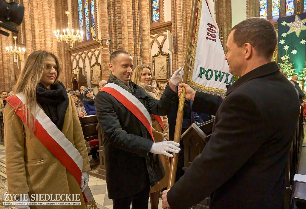 Nadanie sztandaru powiatu siedleckiego