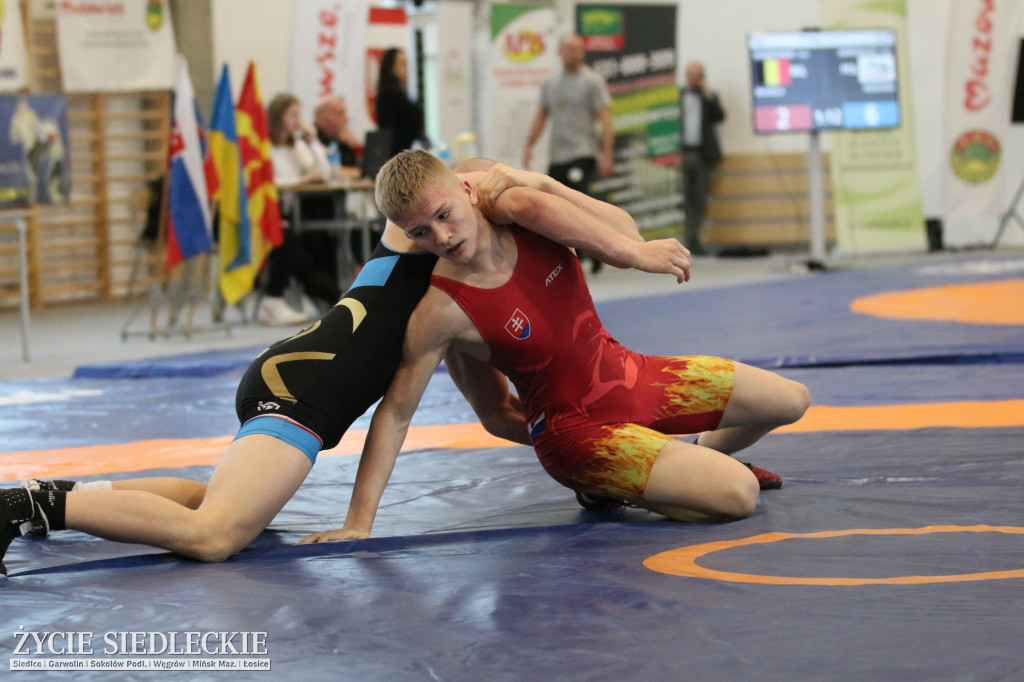 Międzynarodowa gala zapasów judo sumo w Strzale
