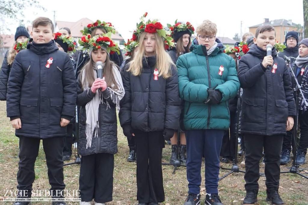 Obchody centralne pod pomnikiem