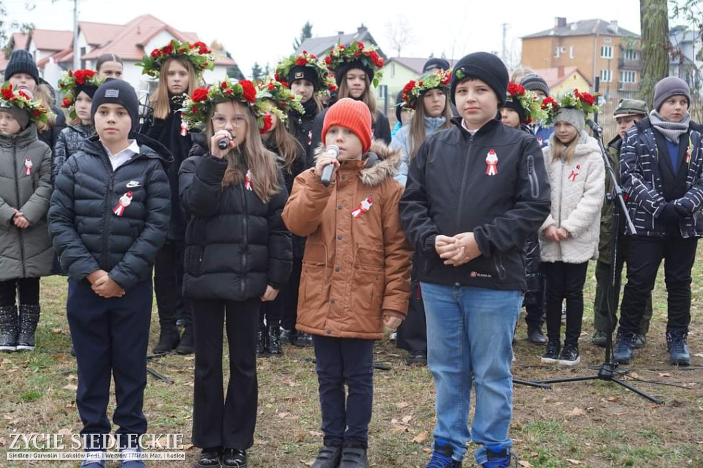 Obchody centralne pod pomnikiem