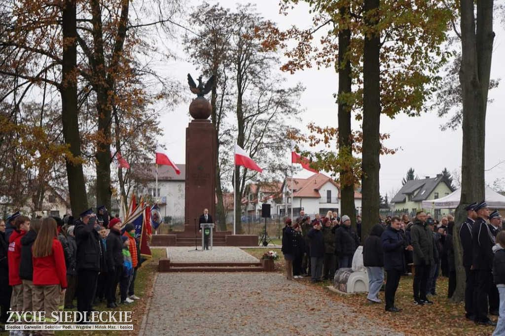 Obchody centralne pod pomnikiem