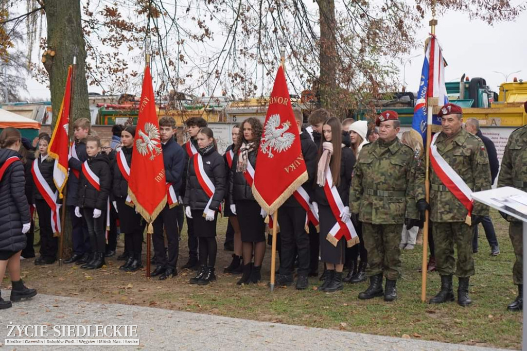 Obchody centralne pod pomnikiem