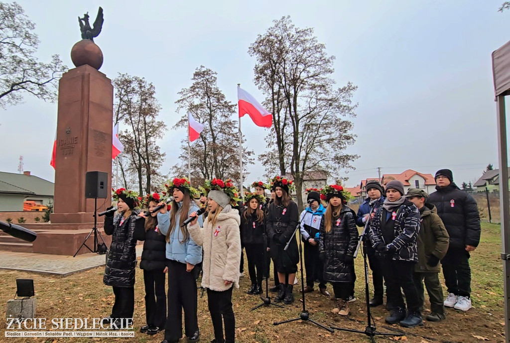 Obchody centralne pod pomnikiem