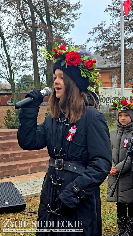 Obchody centralne pod pomnikiem