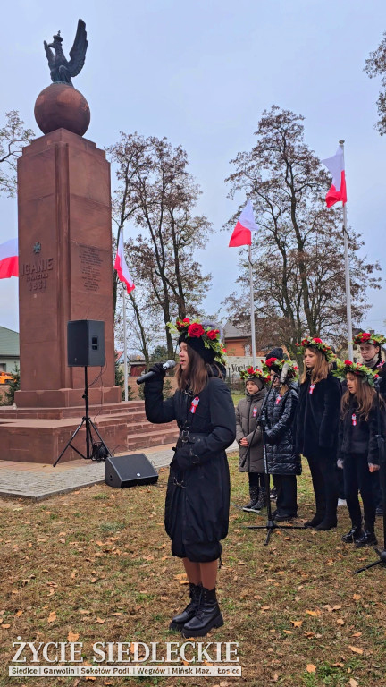 Obchody centralne pod pomnikiem