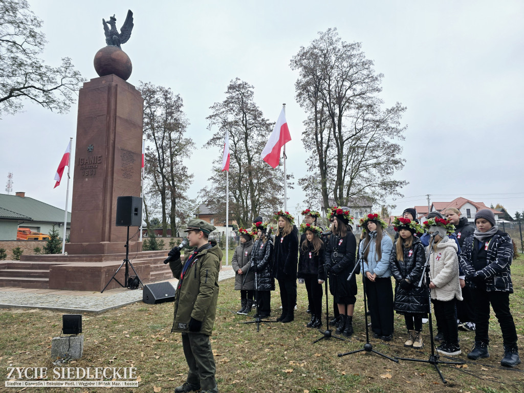 Obchody centralne pod pomnikiem