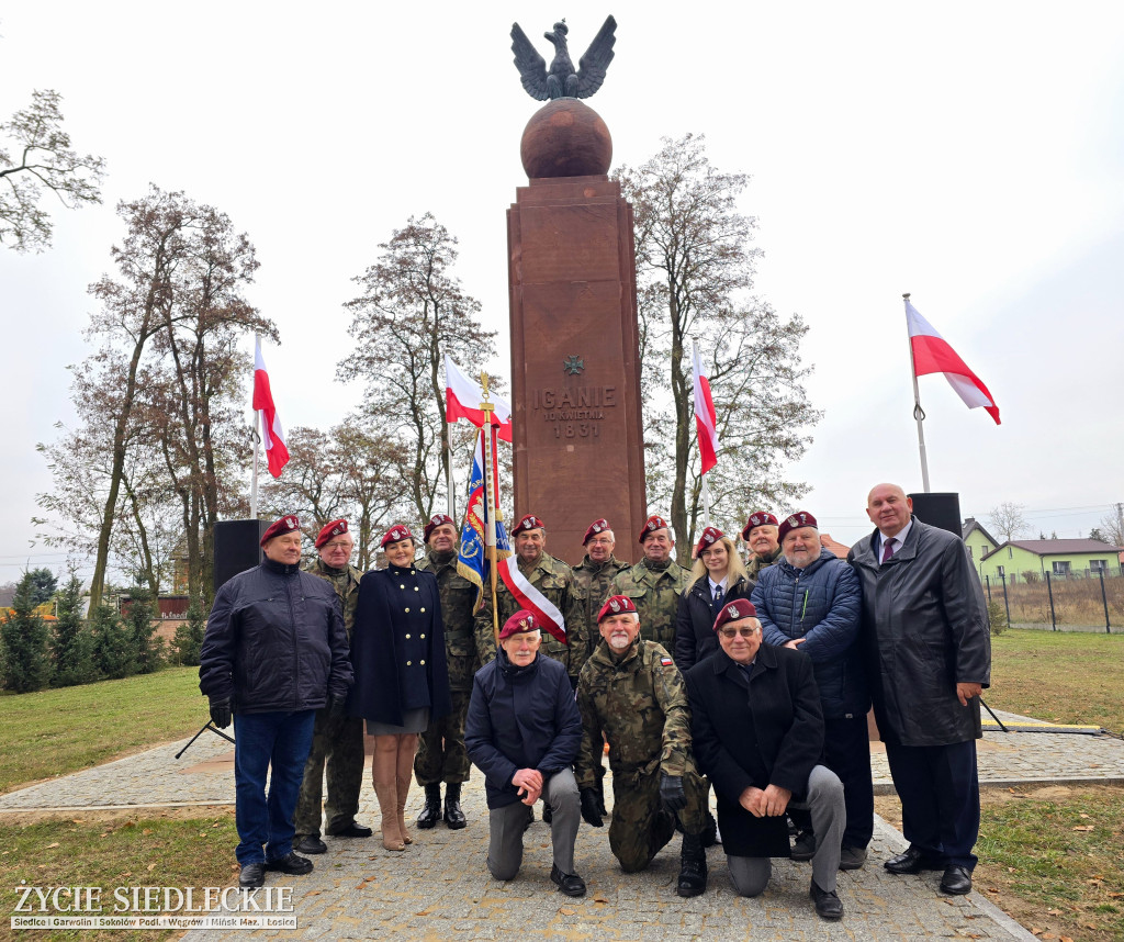 Obchody centralne pod pomnikiem