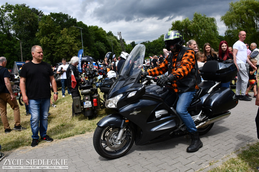 XVI Zlot Pojazdów Zabytkowych- MROWISKO 2025