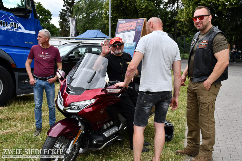 XVI Zlot Pojazdów Zabytkowych- MROWISKO 2025