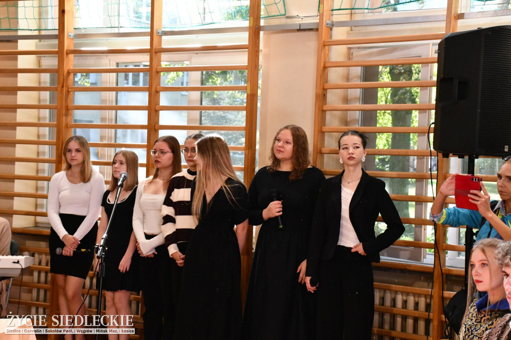 100 par na 100-lecie Ekonomika