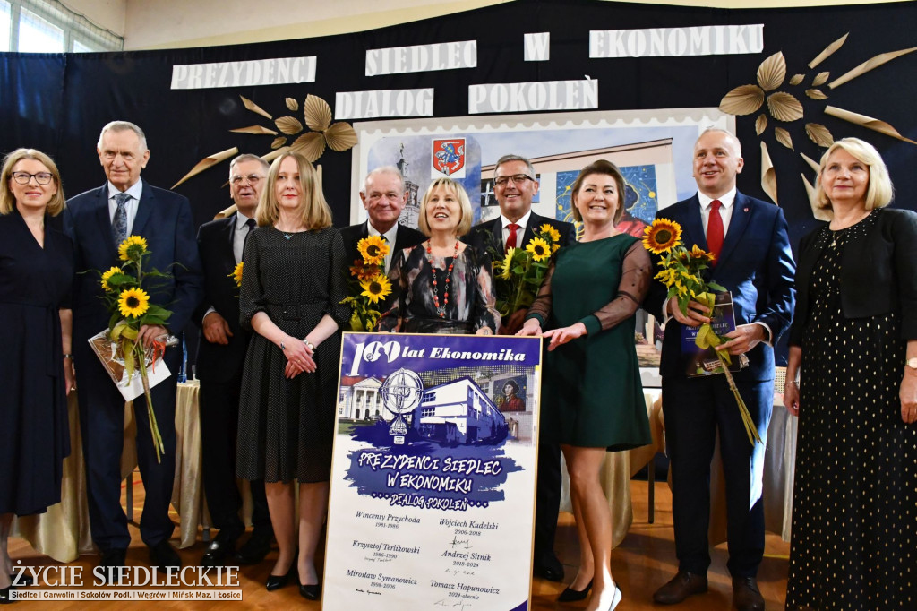 100 par na 100-lecie Ekonomika