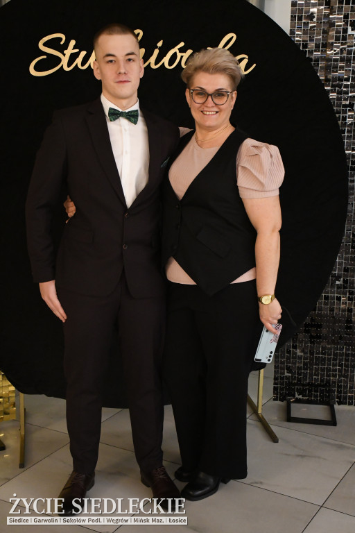 Sto dni do matury. Studniówka wzruszeń w  ,,Budowlance\