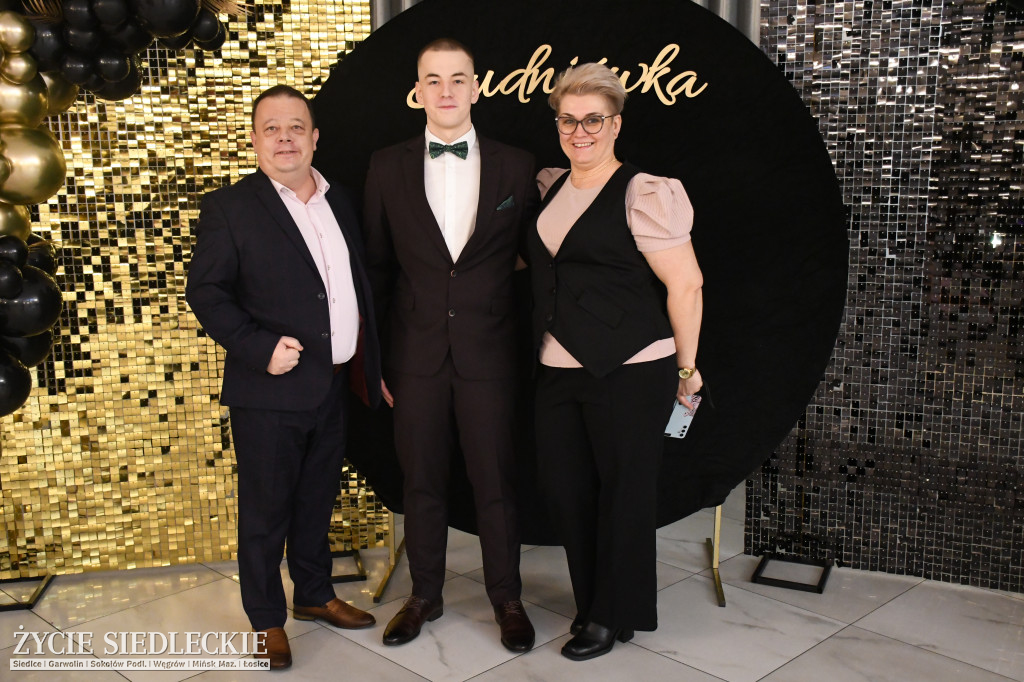 Sto dni do matury. Studniówka wzruszeń w  ,,Budowlance\