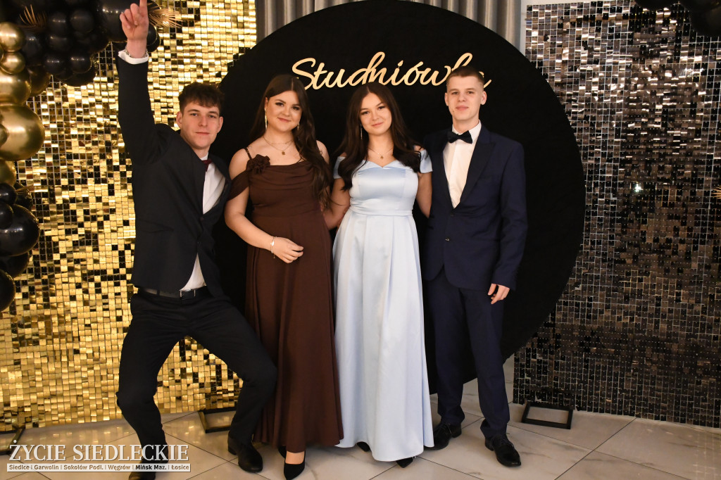 Sto dni do matury. Studniówka wzruszeń w  ,,Budowlance\