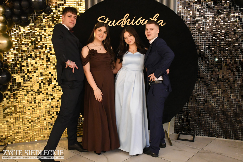 Sto dni do matury. Studniówka wzruszeń w  ,,Budowlance\