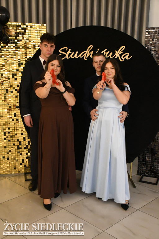 Sto dni do matury. Studniówka wzruszeń w  ,,Budowlance\