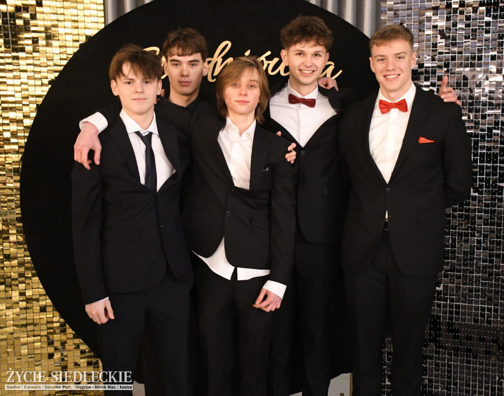 Sto dni do matury. Studniówka wzruszeń w  ,,Budowlance\