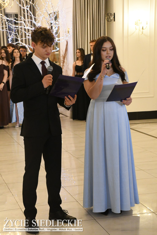 Sto dni do matury. Studniówka wzruszeń w  ,,Budowlance\