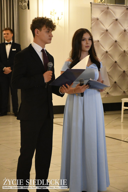 Sto dni do matury. Studniówka wzruszeń w  ,,Budowlance\