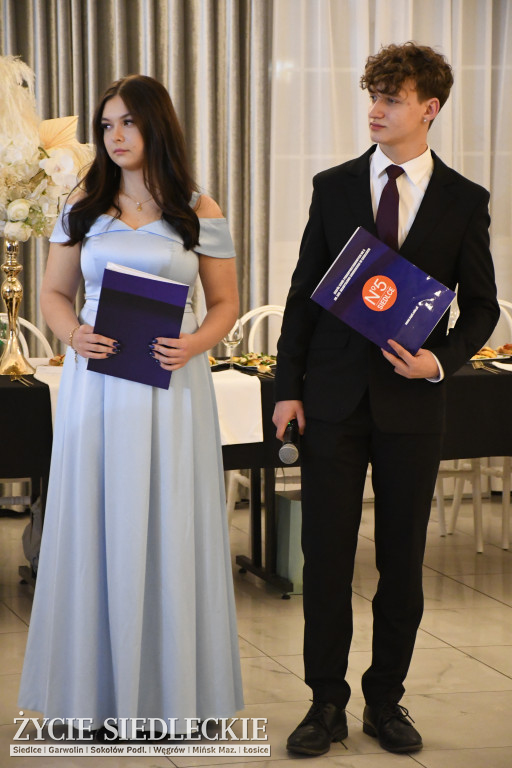 Sto dni do matury. Studniówka wzruszeń w  ,,Budowlance\