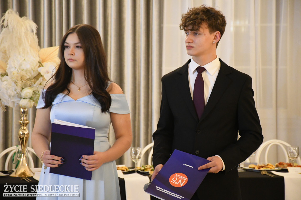 Sto dni do matury. Studniówka wzruszeń w  ,,Budowlance\