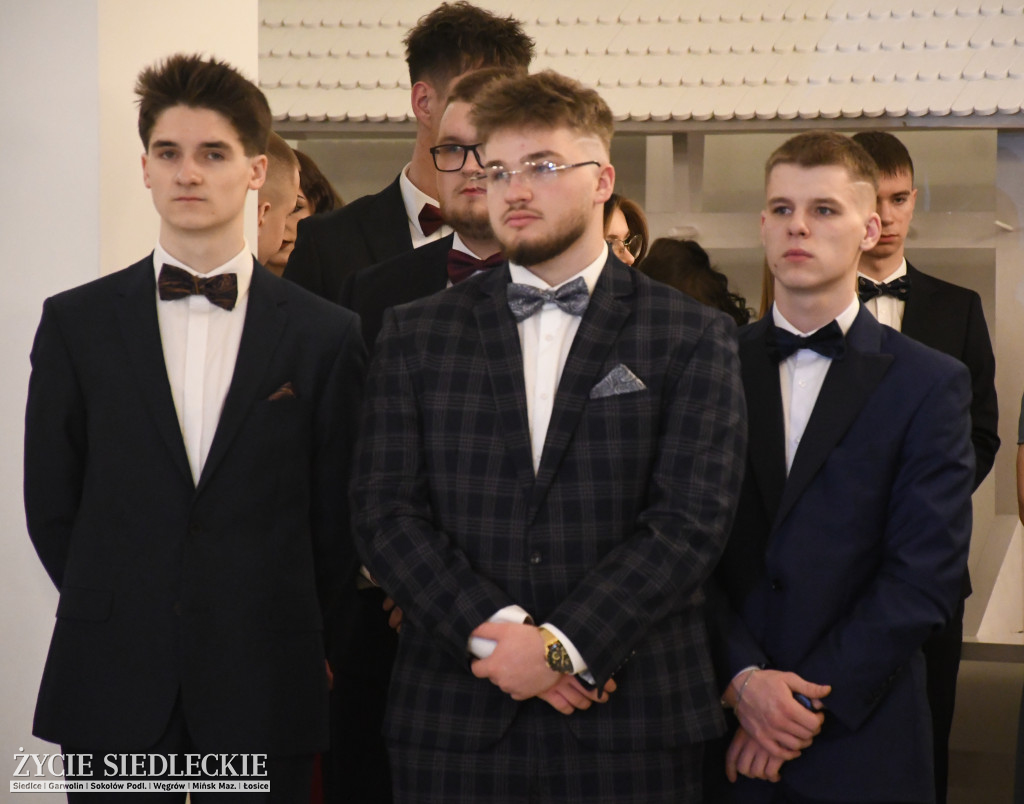 Sto dni do matury. Studniówka wzruszeń w  ,,Budowlance\