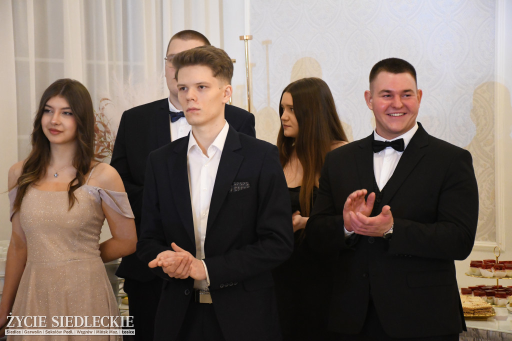 Sto dni do matury. Studniówka wzruszeń w  ,,Budowlance\