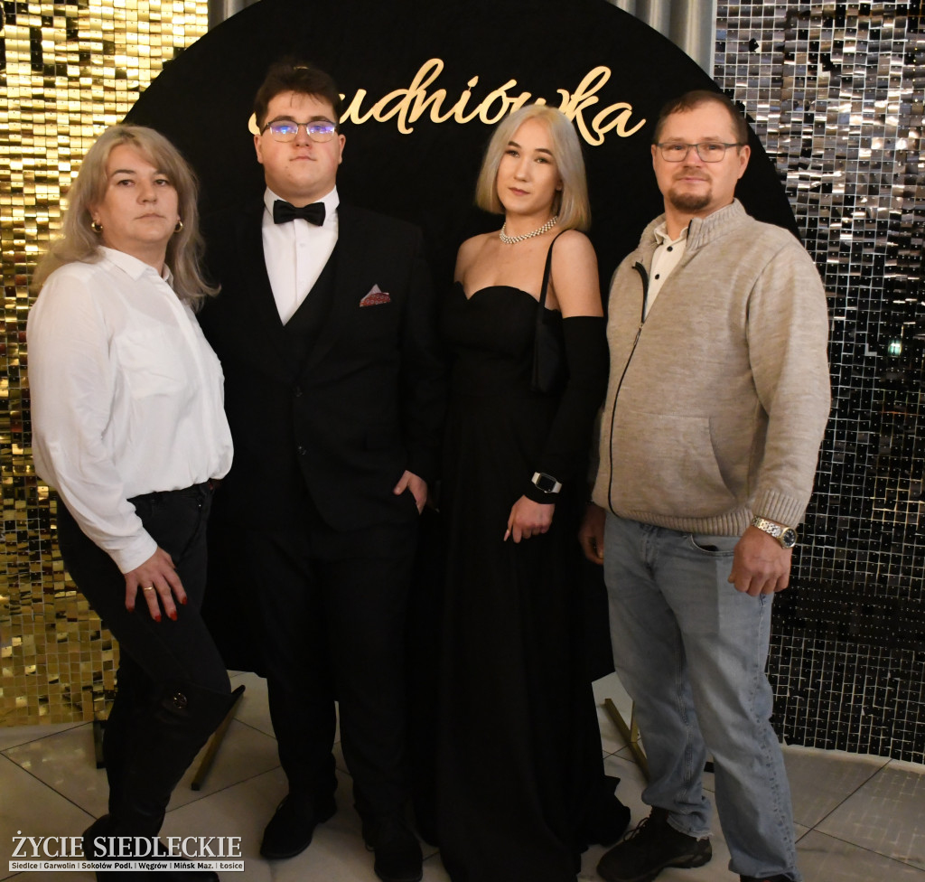 Sto dni do matury. Studniówka wzruszeń w  ,,Budowlance\