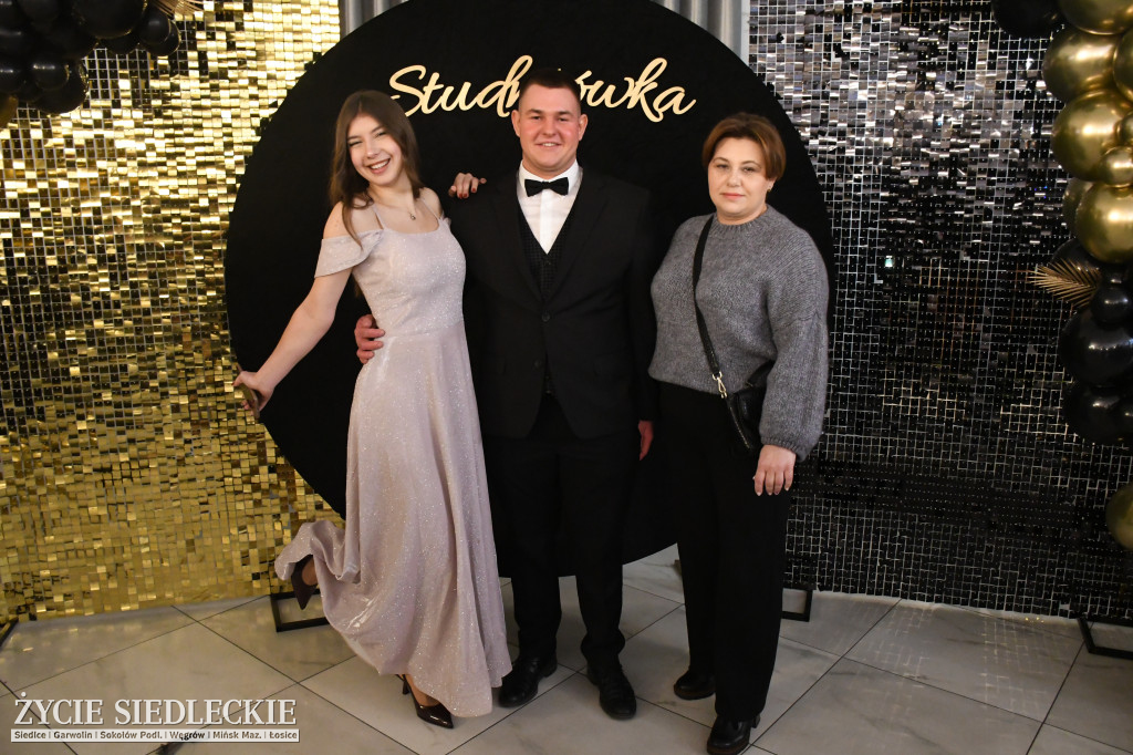 Sto dni do matury. Studniówka wzruszeń w  ,,Budowlance\