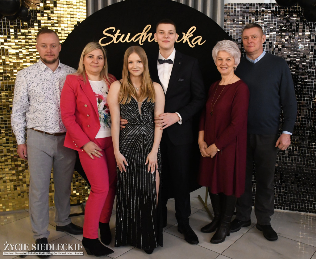 Sto dni do matury. Studniówka wzruszeń w  ,,Budowlance\