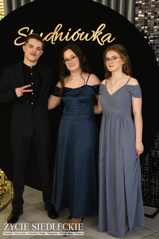 Sto dni do matury. Studniówka wzruszeń w  ,,Budowlance\