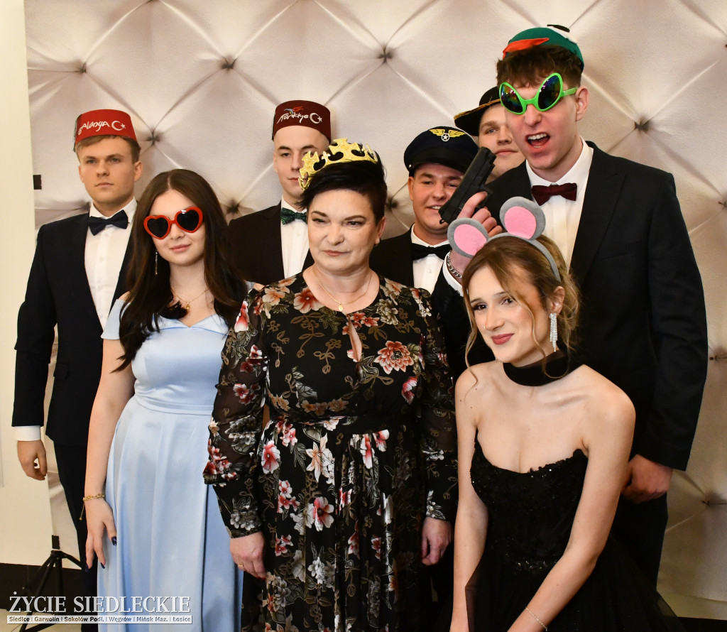 Sto dni do matury. Studniówka wzruszeń w  ,,Budowlance\