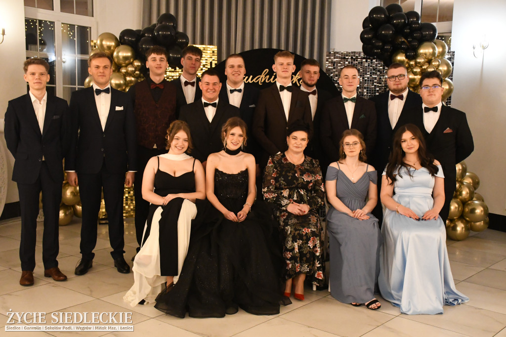 Sto dni do matury. Studniówka wzruszeń w  ,,Budowlance\