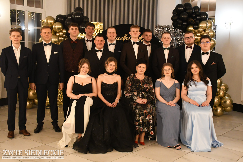 Sto dni do matury. Studniówka wzruszeń w  ,,Budowlance\