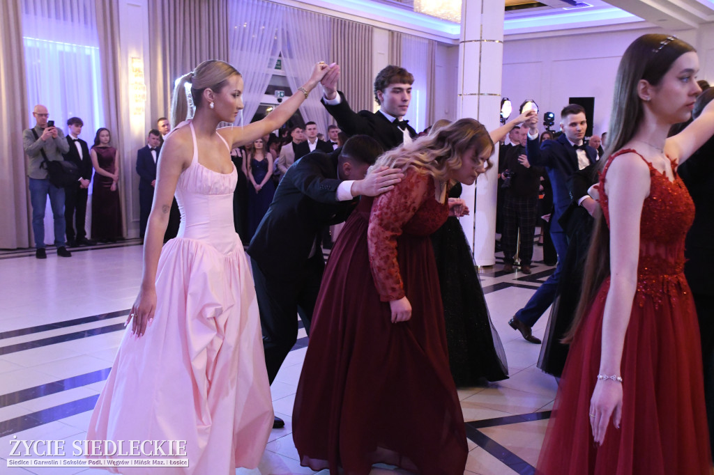 Studniówkowy bal maturzystów siedleckiej „Samochodówki”