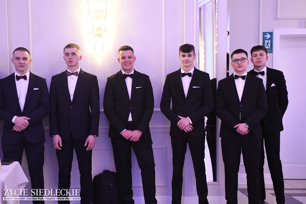 Studniówkowy bal maturzystów siedleckiej „Samochodówki”