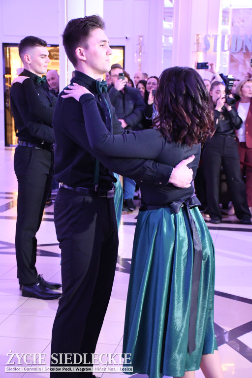 Studniówkowa noc siedleckiej ,,KOLEJÓWKI\