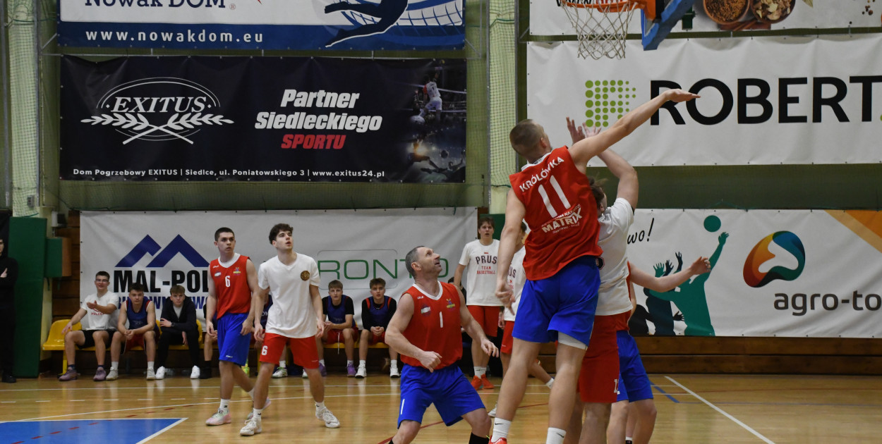 Charytatywny mecz koszykówki Siedlce 2026 – młodzież zagrała dla Dawida