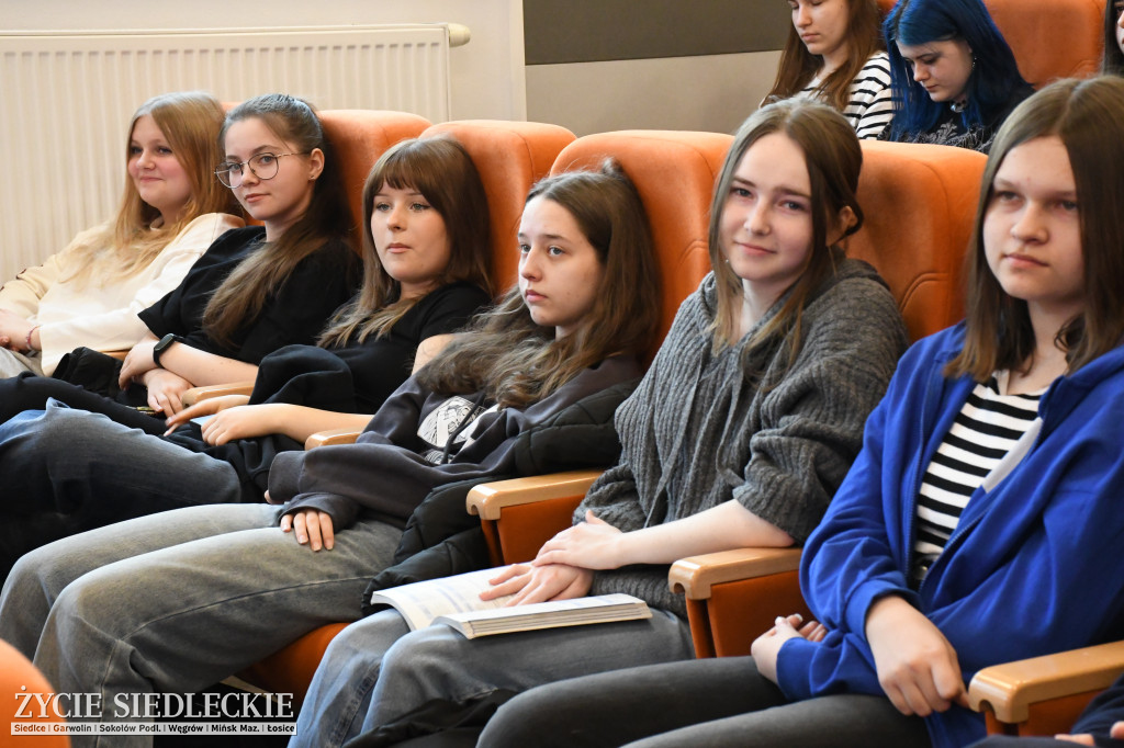 CUD – uczennice Żółkiewskiego i Prusa w Siedlcach o zdrowiu psychicznym i równowadze