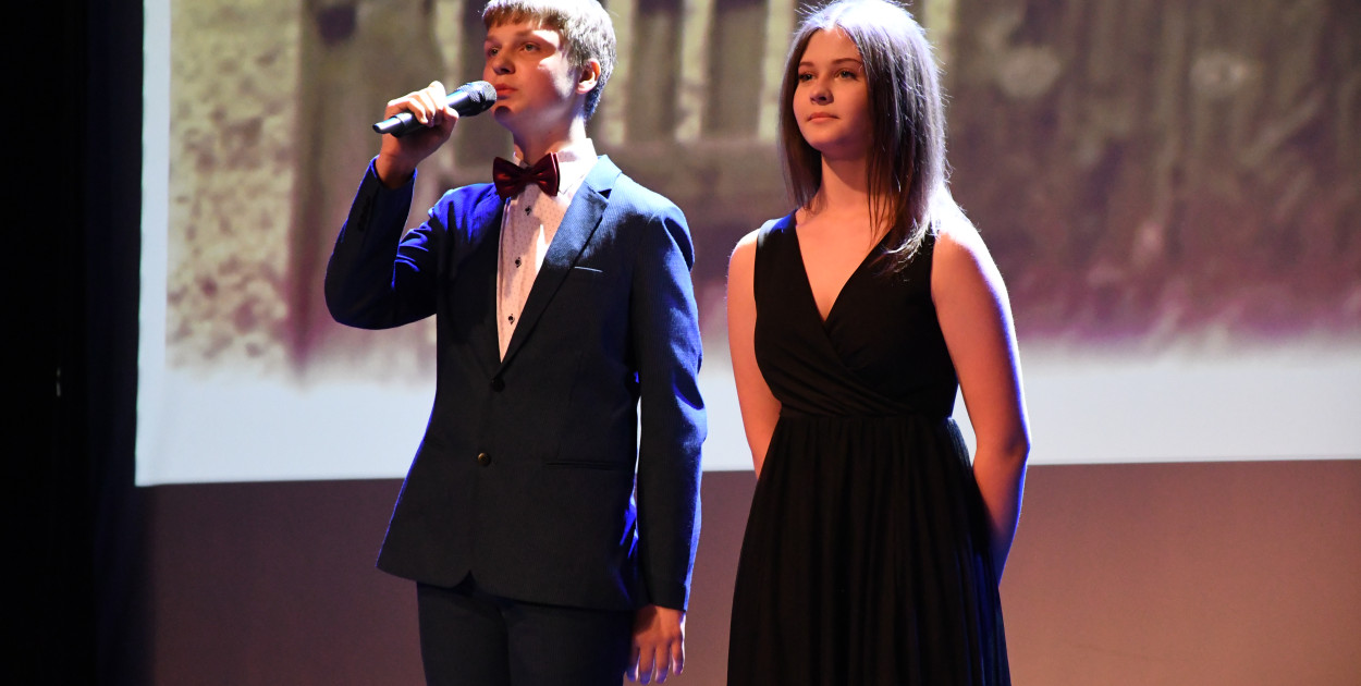 Siedlce: odsłonięto mural i popiersie w Szkole Podstawowej nr 6. Jubileusz 110-lecia „Szóstki”