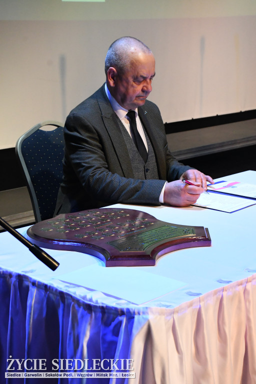 Siedlce: odsłonięto mural i popiersie w Szkole Podstawowej nr 6. Jubileusz 110-lecia „Szóstki”