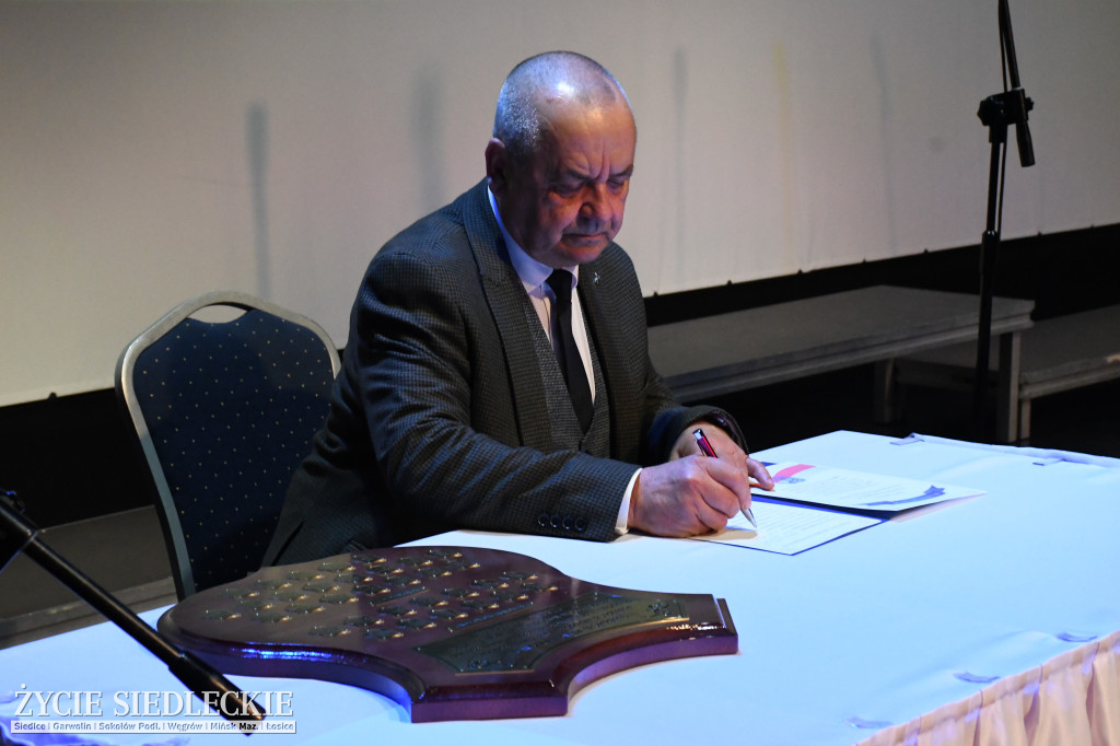 Siedlce: odsłonięto mural i popiersie w Szkole Podstawowej nr 6. Jubileusz 110-lecia „Szóstki”