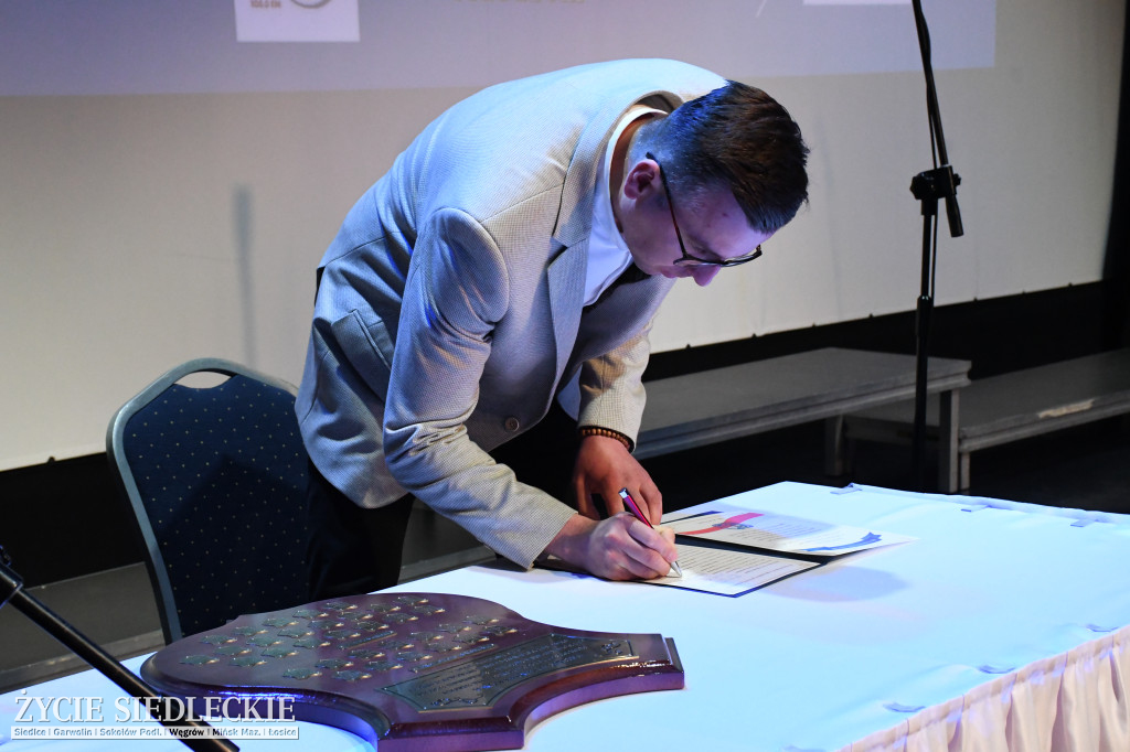 Siedlce: odsłonięto mural i popiersie w Szkole Podstawowej nr 6. Jubileusz 110-lecia „Szóstki”