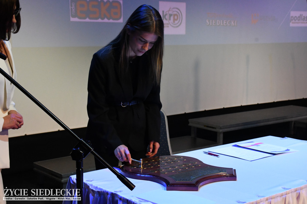 Siedlce: odsłonięto mural i popiersie w Szkole Podstawowej nr 6. Jubileusz 110-lecia „Szóstki”