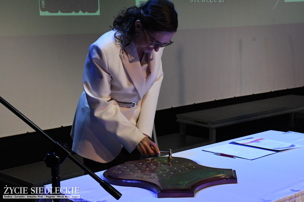 Siedlce: odsłonięto mural i popiersie w Szkole Podstawowej nr 6. Jubileusz 110-lecia „Szóstki”