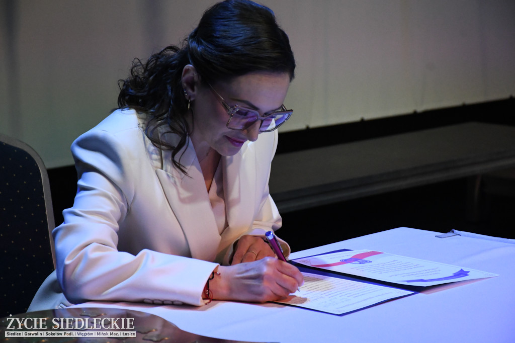 Siedlce: odsłonięto mural i popiersie w Szkole Podstawowej nr 6. Jubileusz 110-lecia „Szóstki”