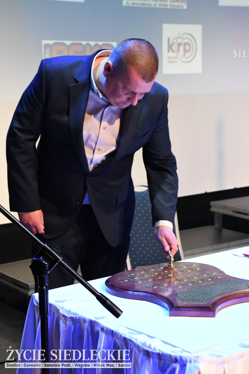 Siedlce: odsłonięto mural i popiersie w Szkole Podstawowej nr 6. Jubileusz 110-lecia „Szóstki”