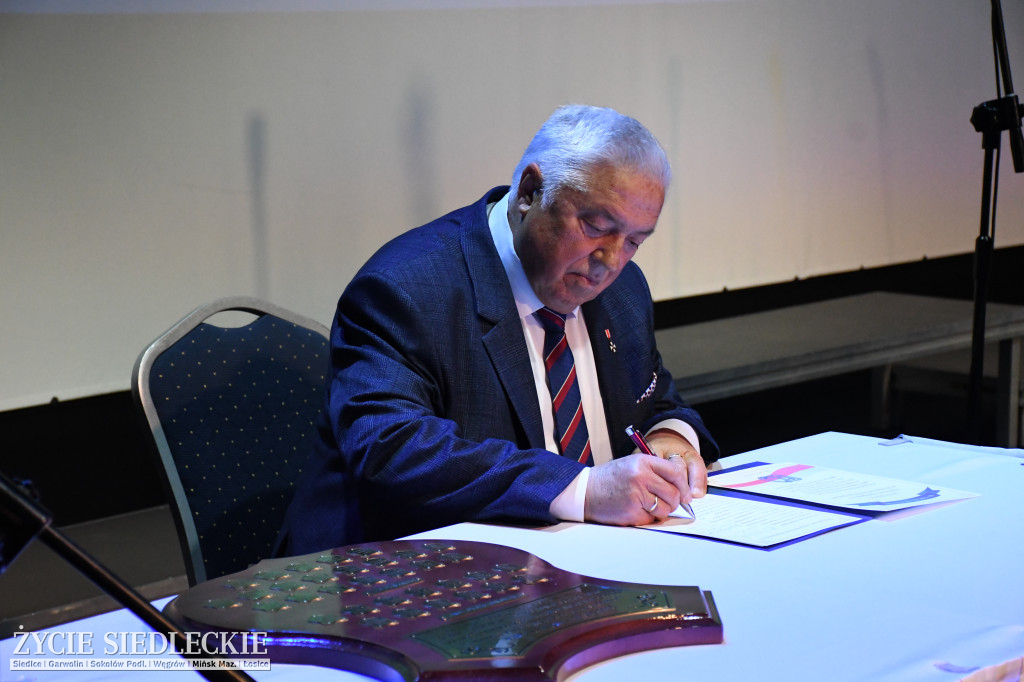 Siedlce: odsłonięto mural i popiersie w Szkole Podstawowej nr 6. Jubileusz 110-lecia „Szóstki”