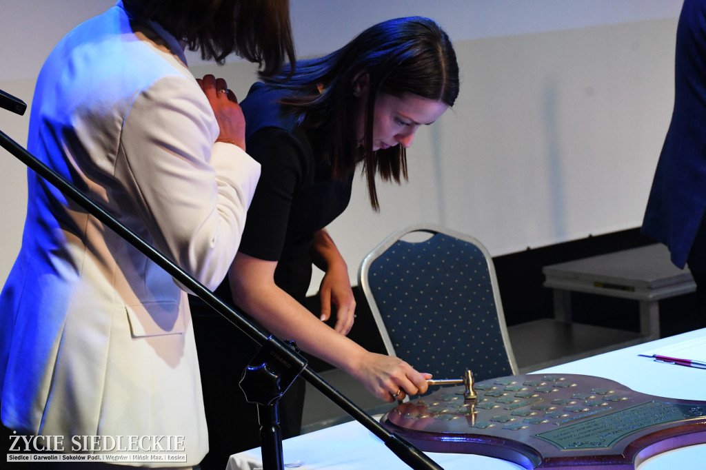 Siedlce: odsłonięto mural i popiersie w Szkole Podstawowej nr 6. Jubileusz 110-lecia „Szóstki”