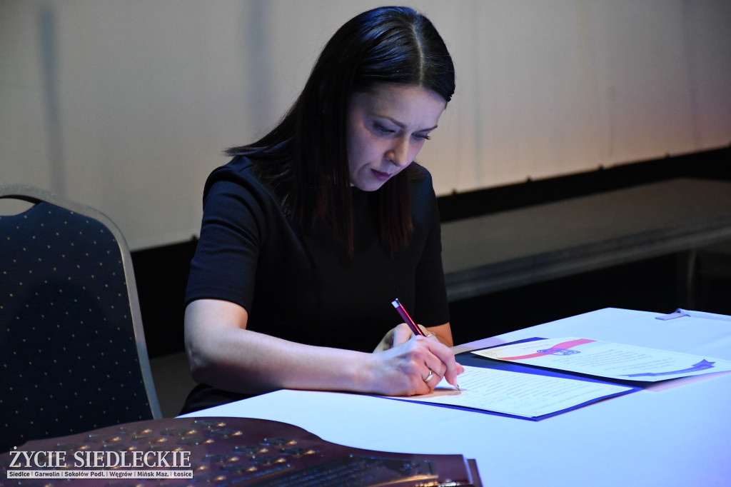 Siedlce: odsłonięto mural i popiersie w Szkole Podstawowej nr 6. Jubileusz 110-lecia „Szóstki”